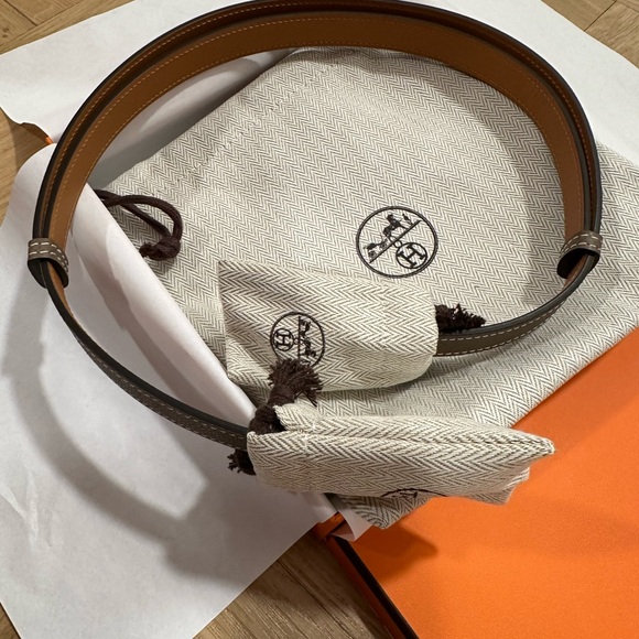 Hermes Kelly 18 Belt Etoupe Epsom leather with gold hardware - Picture 13 of 14